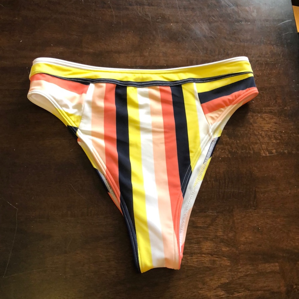 A&F striped swimsuit - Picture 3 of 8